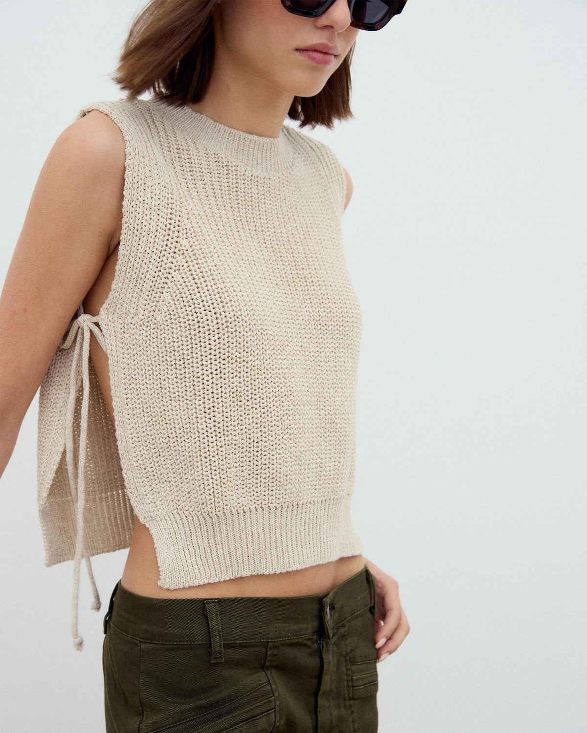 Top Punto Lazadas Laterales Beige