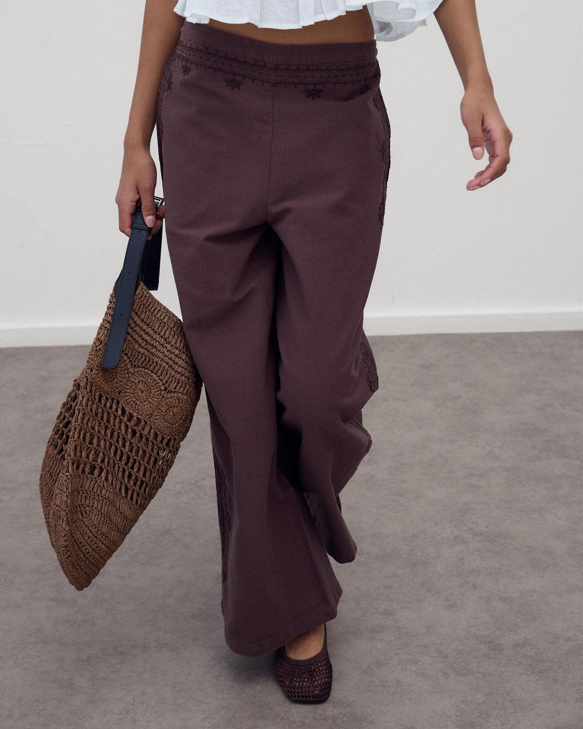Pantalón Bordados Étnicos Marrón