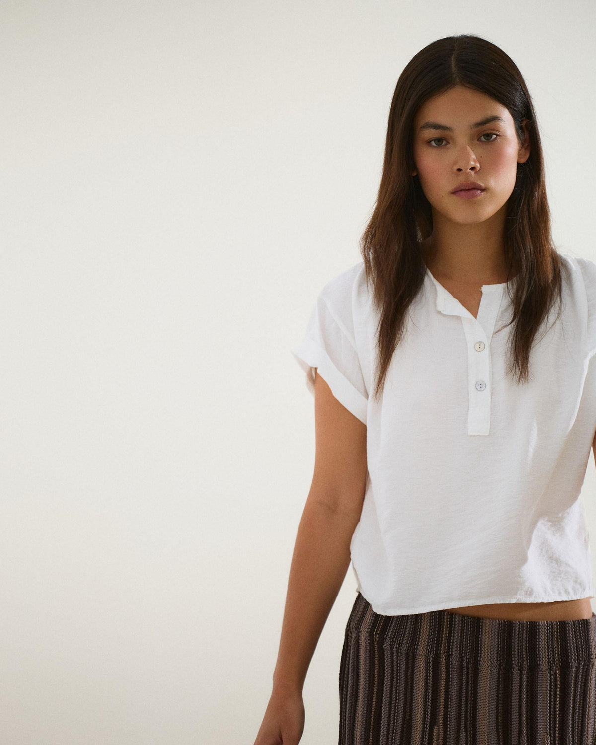 Blusa Fluida Escote Pico Botones Blanca