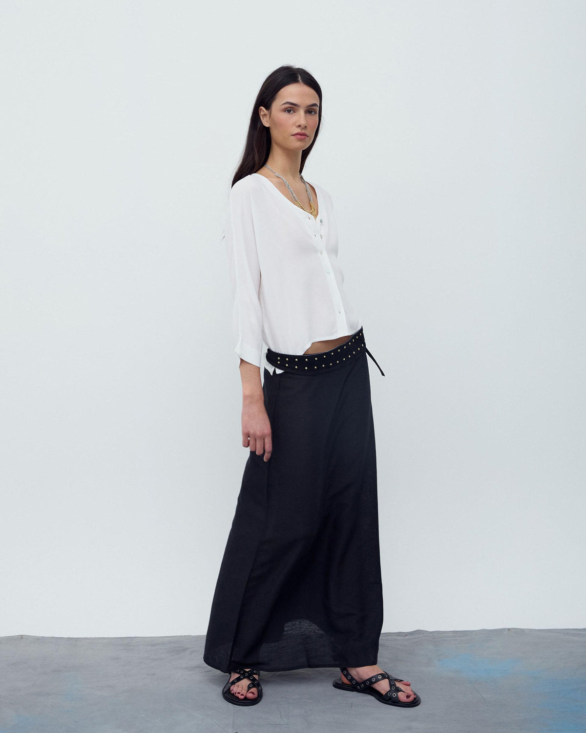 Blusa Básica Escote Pico Blanca