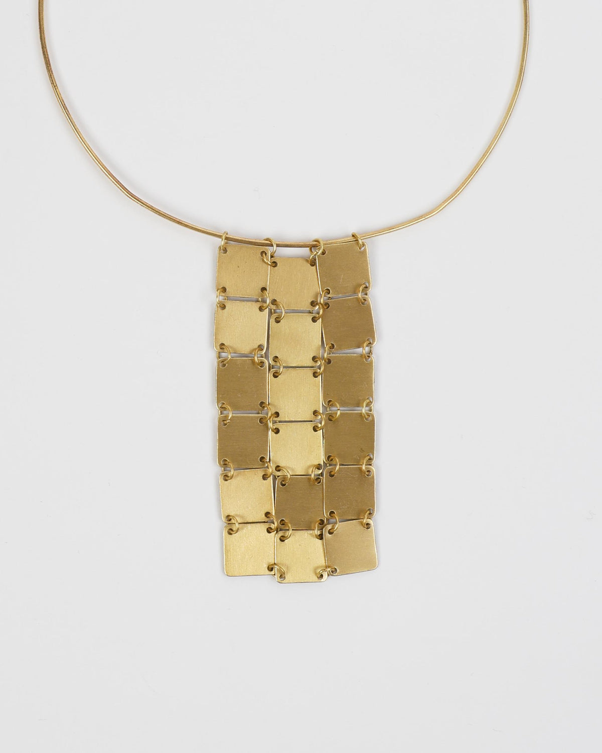 Collar Rígido Cuadrados Oro