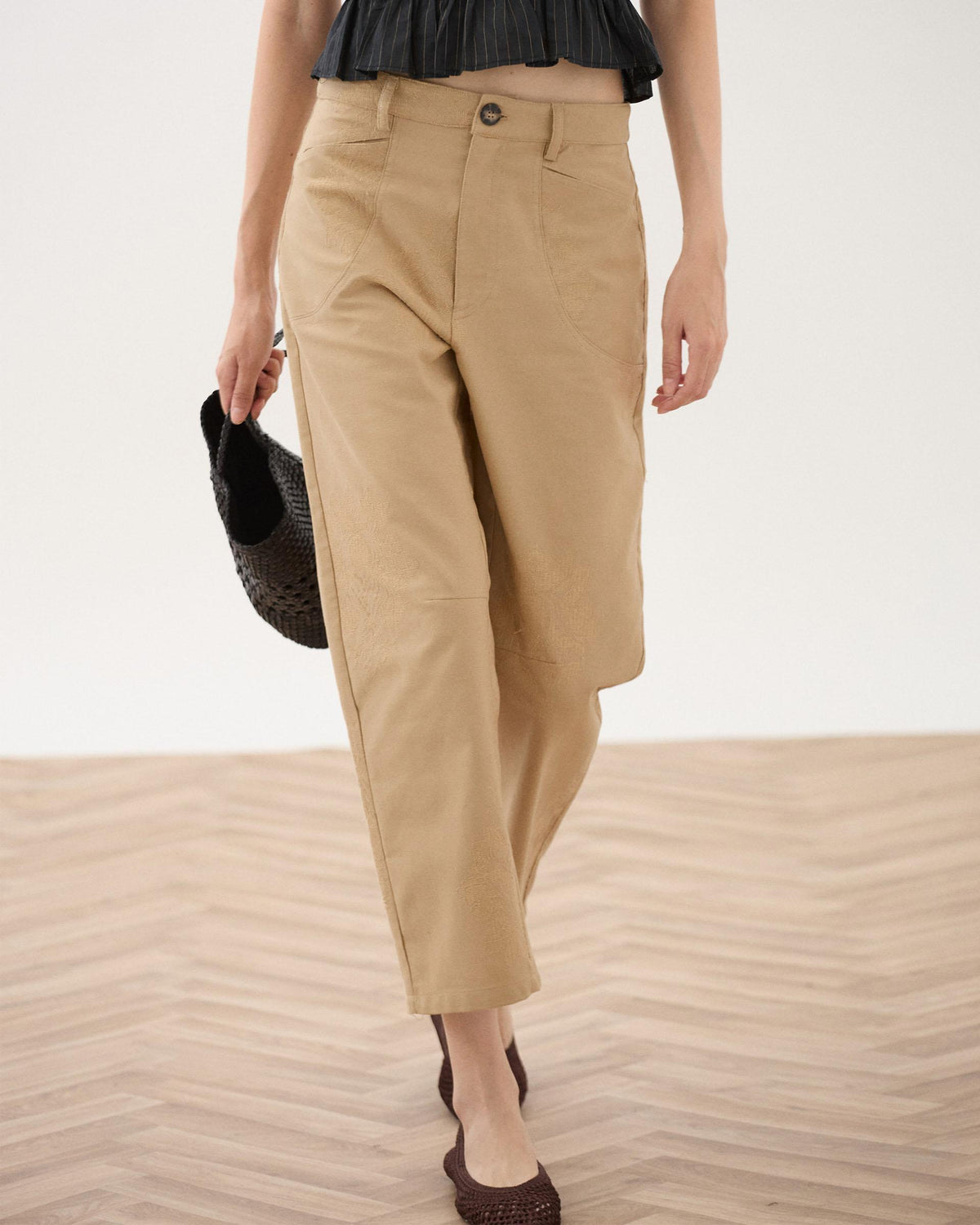 Pantalón Bordados Florales Beige Oscuro