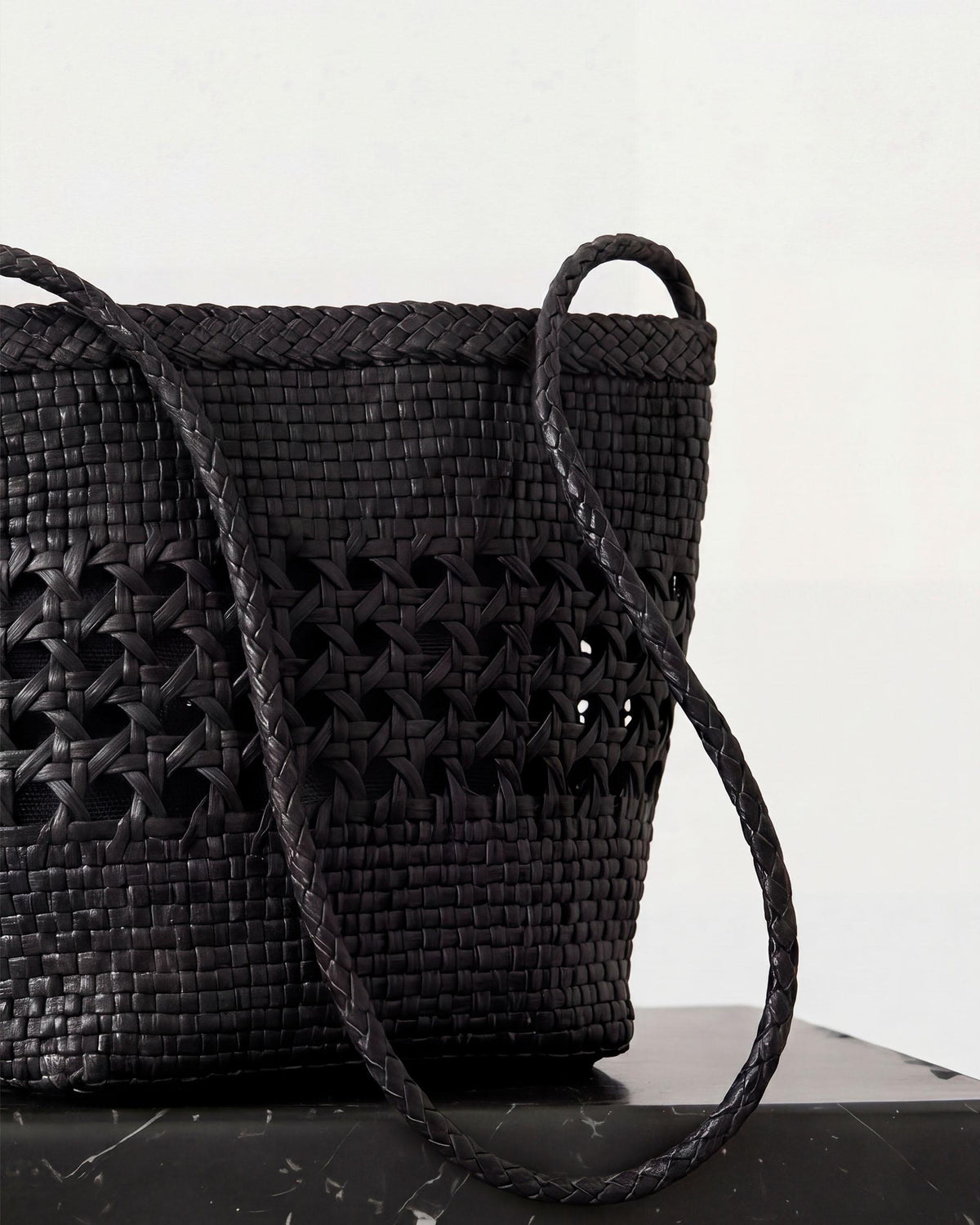 Borsa a Secchiello in Pelle Intrecciata Nera