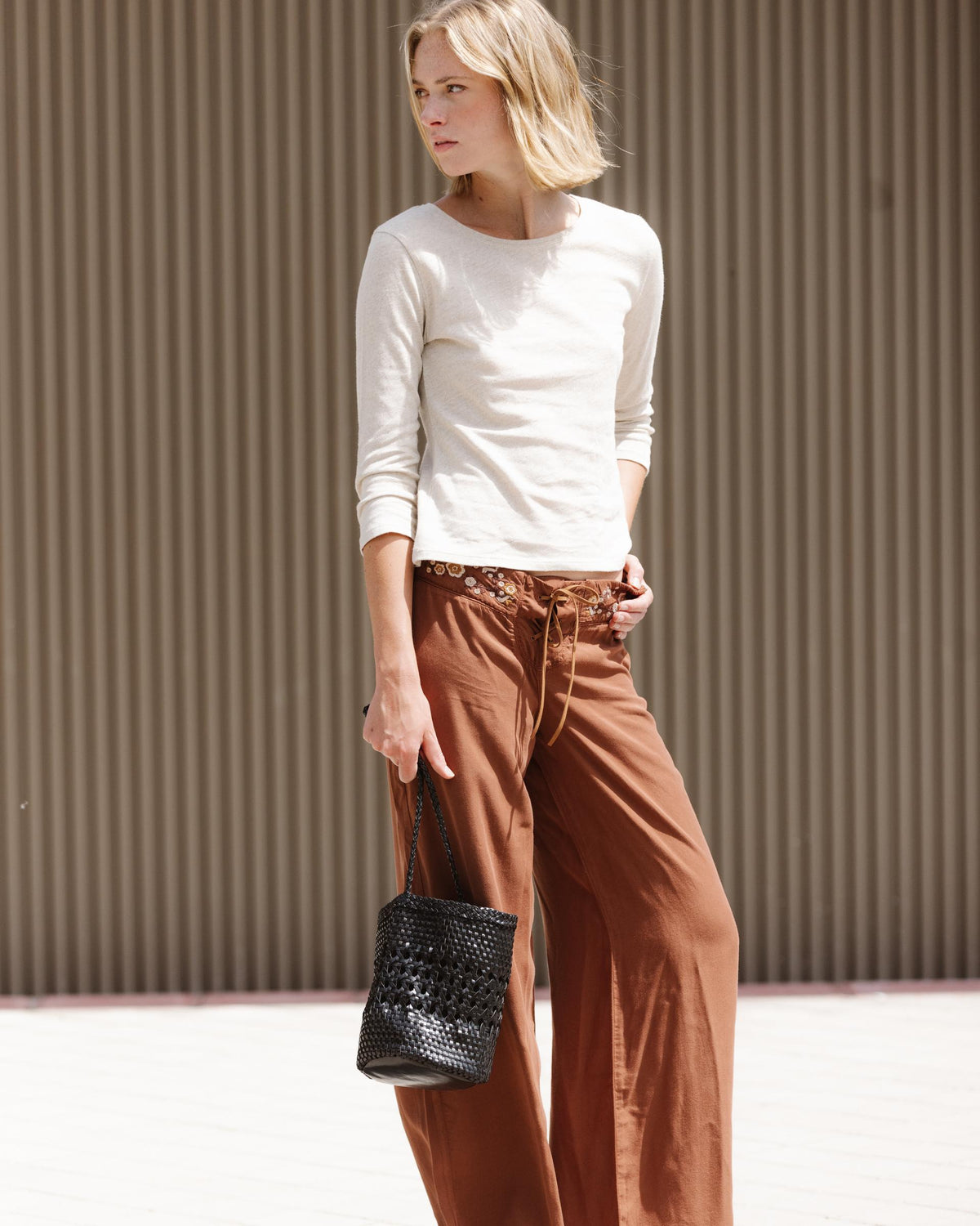 Pantalones Tencel Bordados Marrón