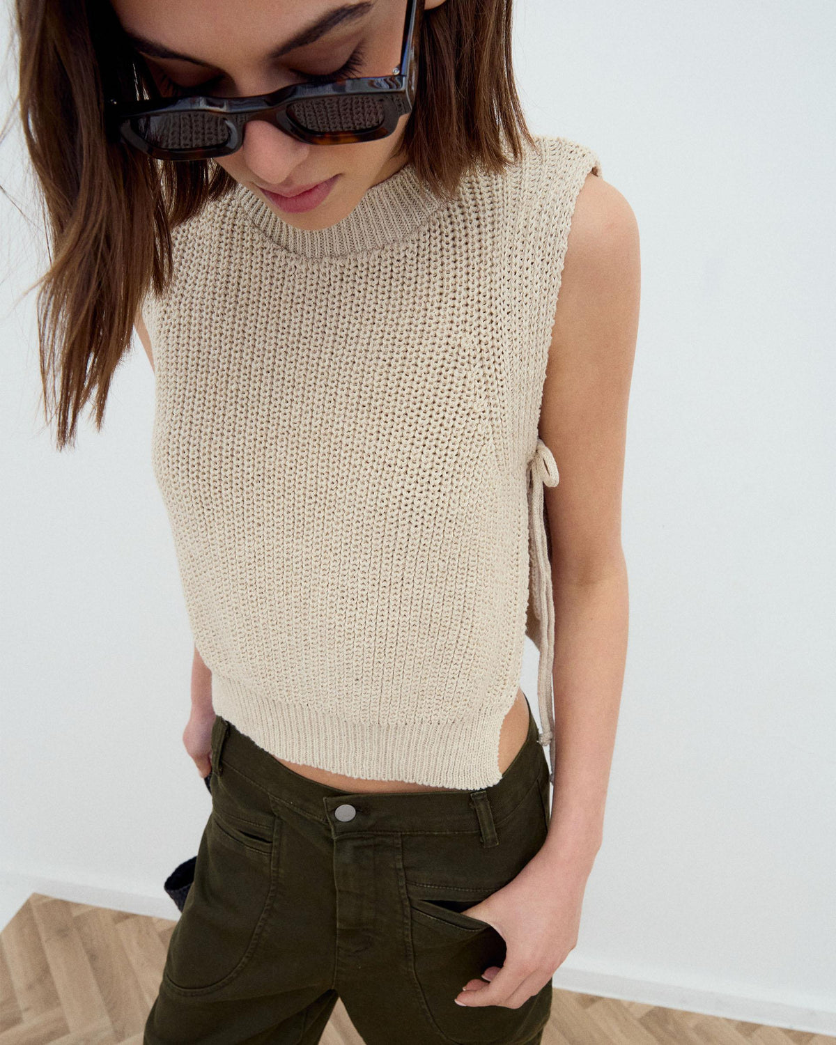 Top Punto Lazadas Laterales Beige
