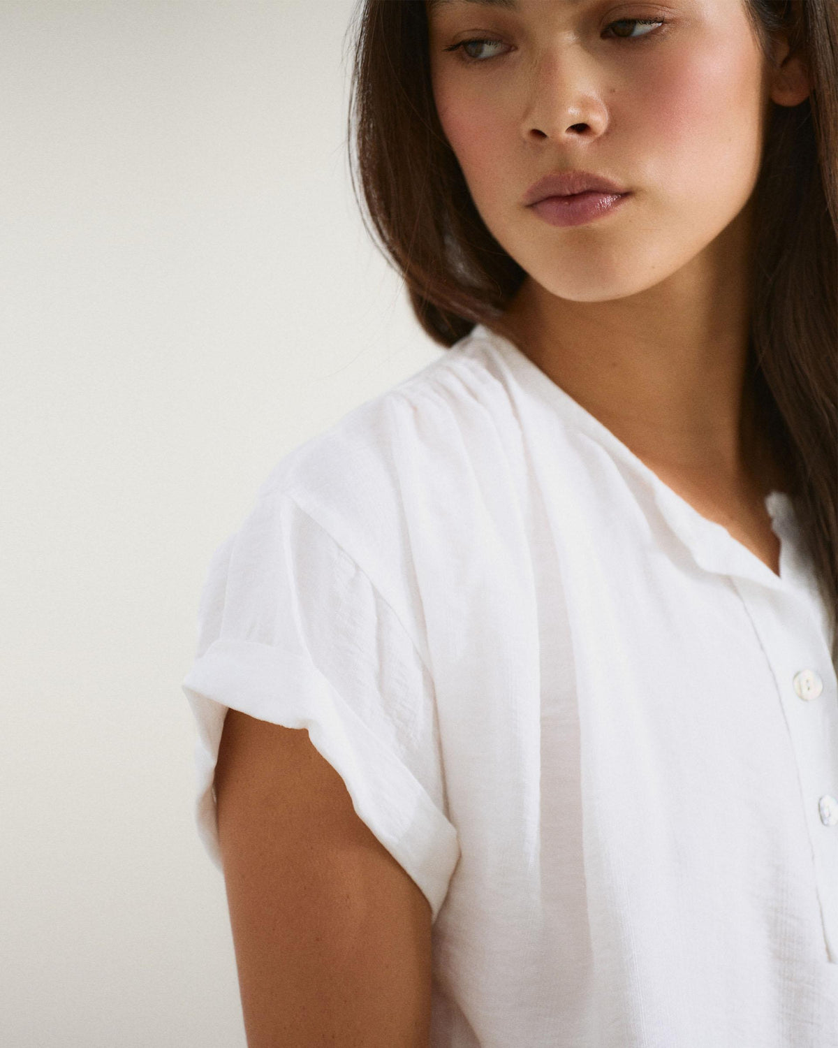 Blusa Fluida Escote Pico Botones Blanca
