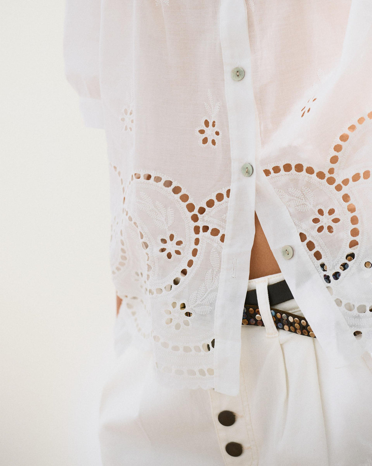 Blusa Manga Francesa Troquelados Blanca