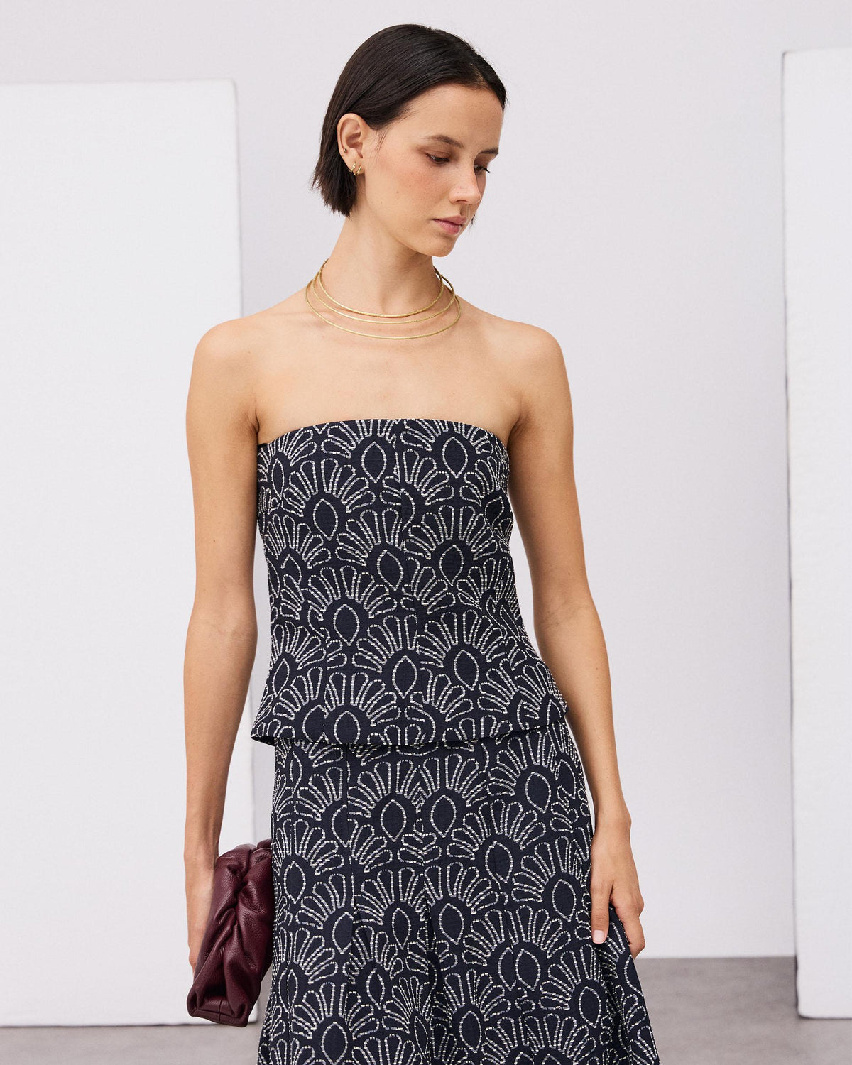 Marineblaues trägerloses Top mit Print