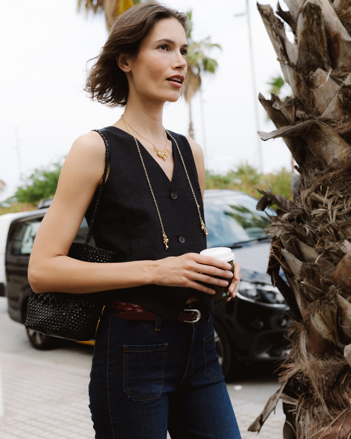 Chaleco Bordado Floral Negro