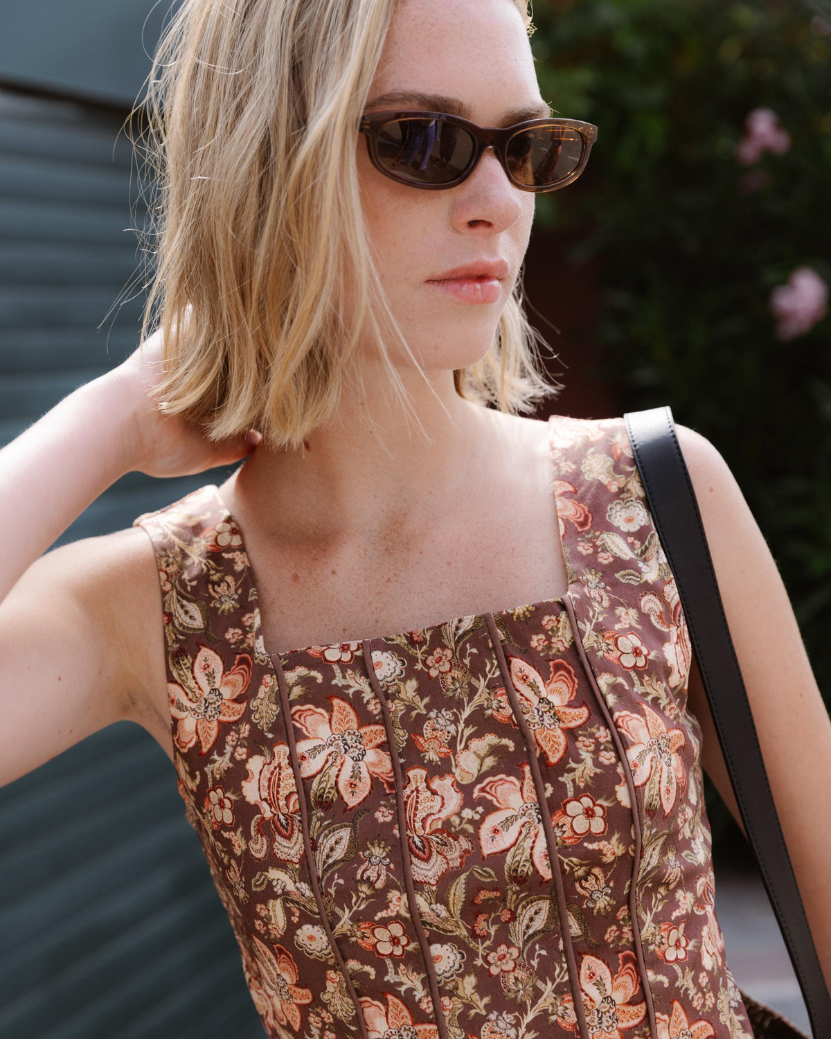 Top Nervios Estampado Floral Marrón