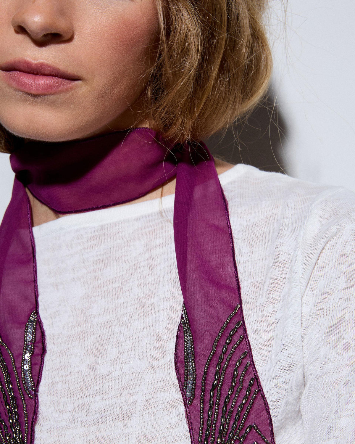 Collar Organza Apliques Morado