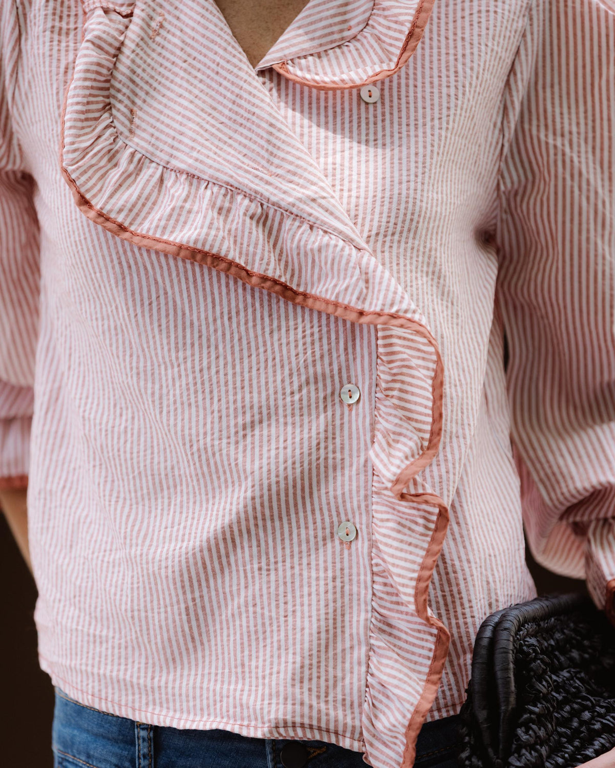 Camisa Volante Lateral Ribete Rosa