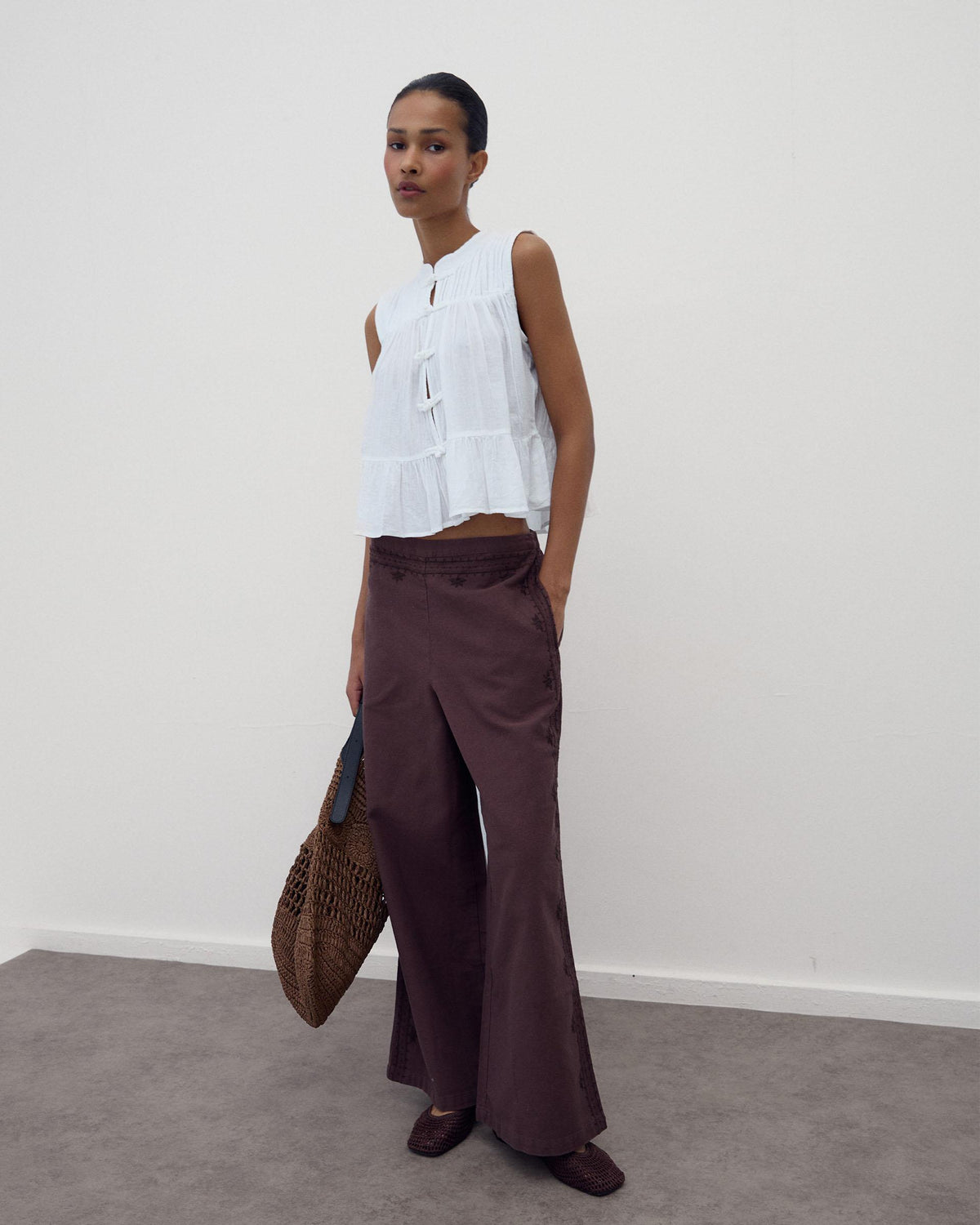 Pantalón Bordados Étnicos Marrón