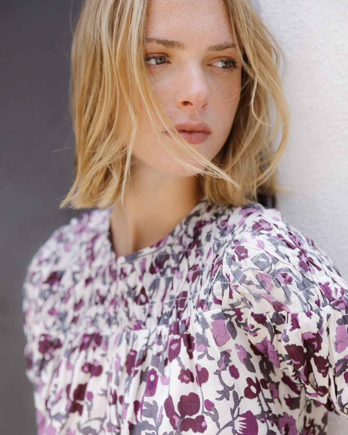 Blusa Detalles Canesú Estampada Morada