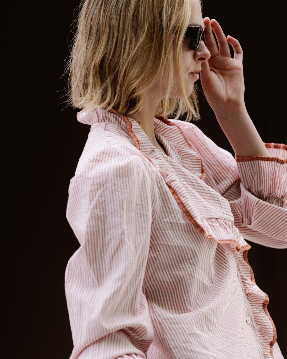 Camisa Volante Lateral Ribete Rosa