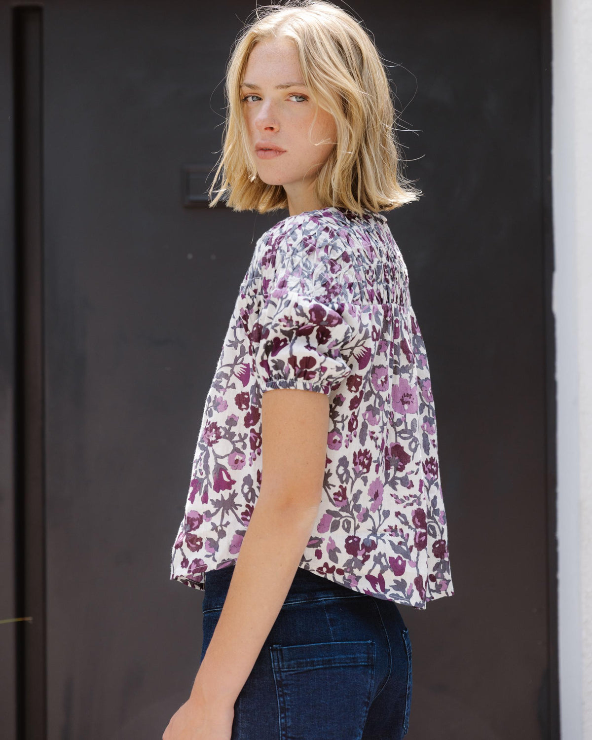 Blusa Estampada Roxa com Detalhes na Pala