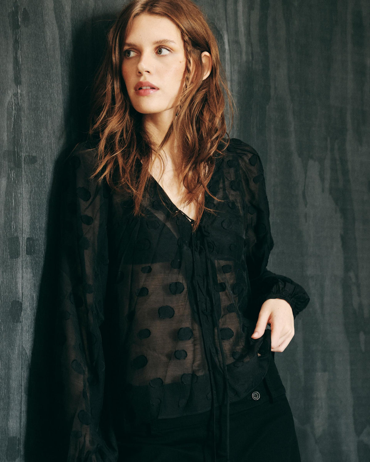 Blusa Preta de Plumetis com Laço