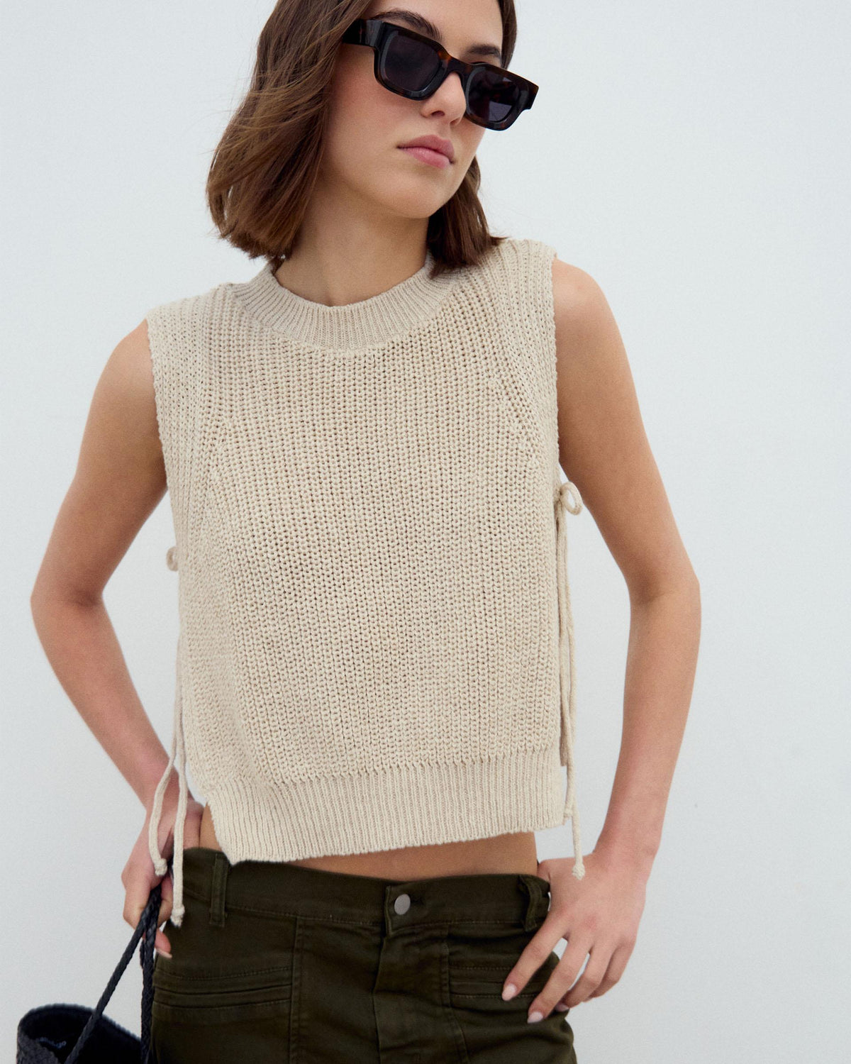 Top Punto Lazadas Laterales Beige