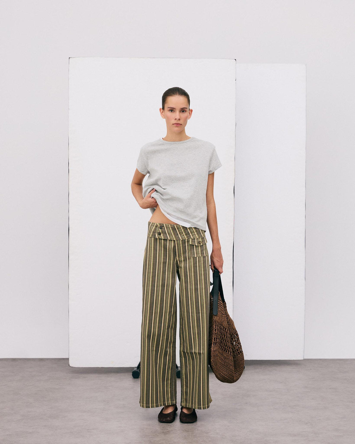 Jeans a Righe Verdi con Tripla Fascia in Vita