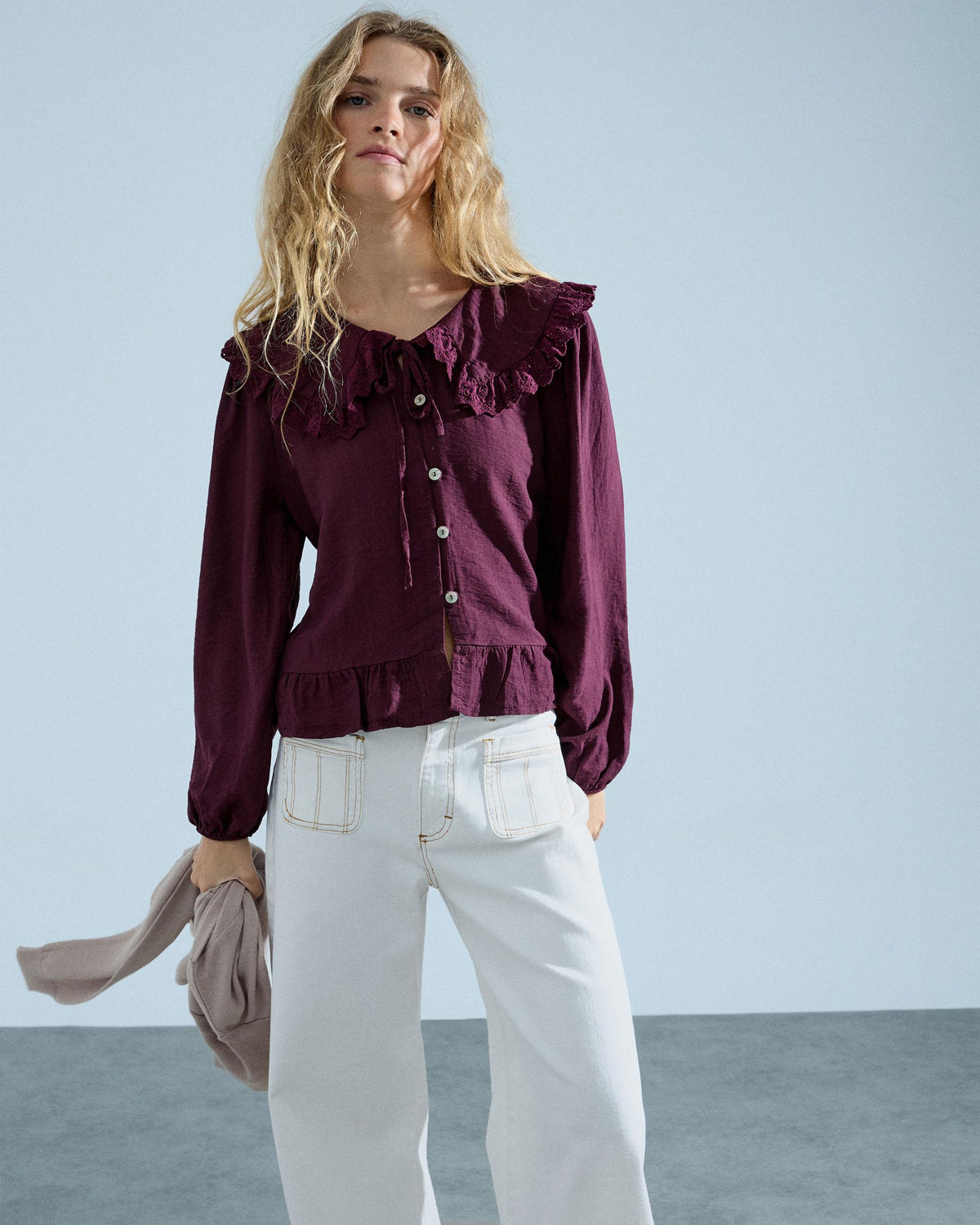 Blusa Cuello Babero Puntilla Granate