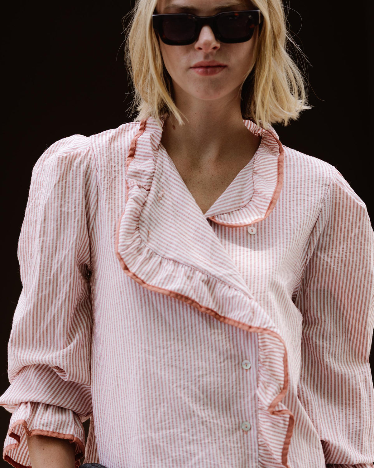 Camisa Volante Lateral Ribete Rosa
