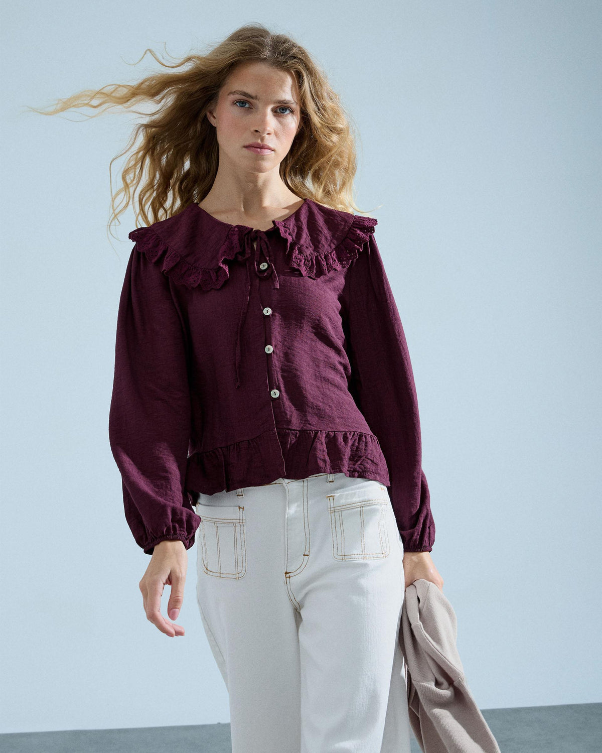 Blusa Cuello Babero Puntilla Granate