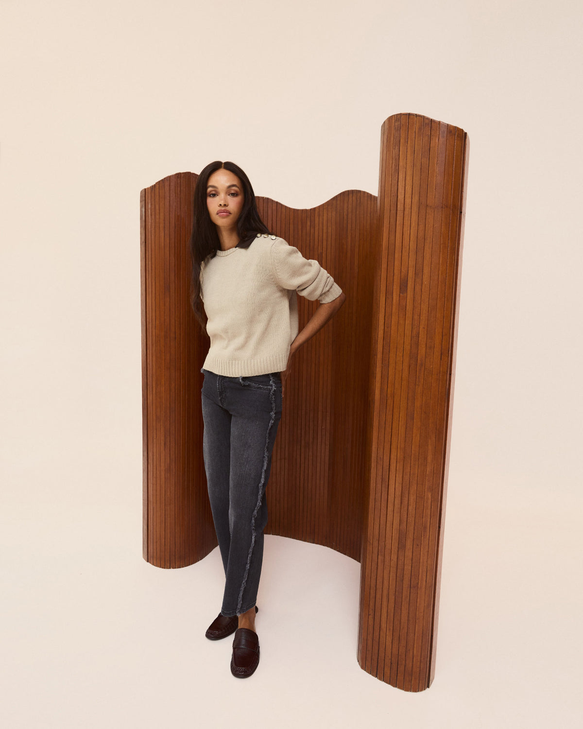Pull Beige à Boutons aux Épaules