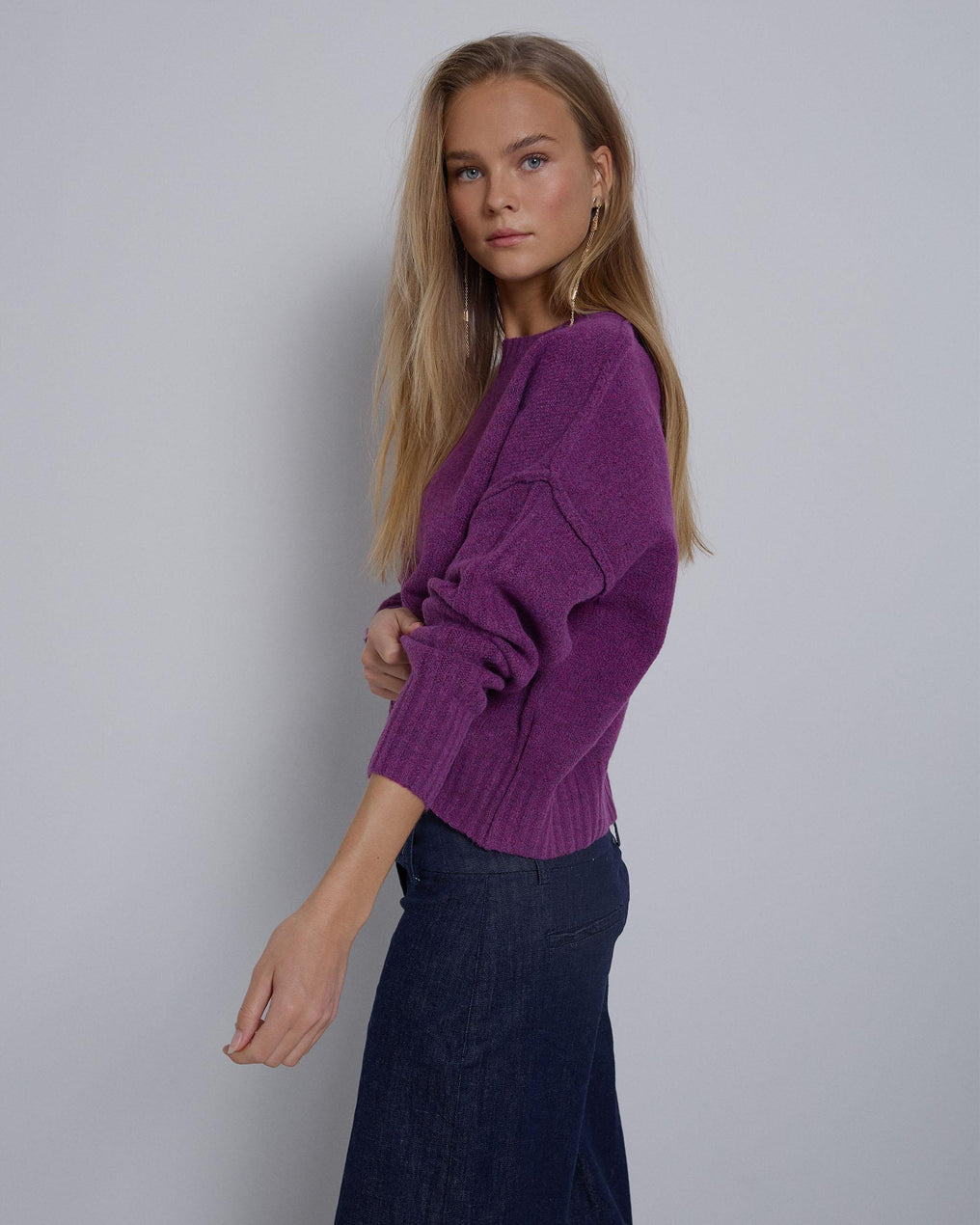 Camisola com costuras nas mangas roxas
