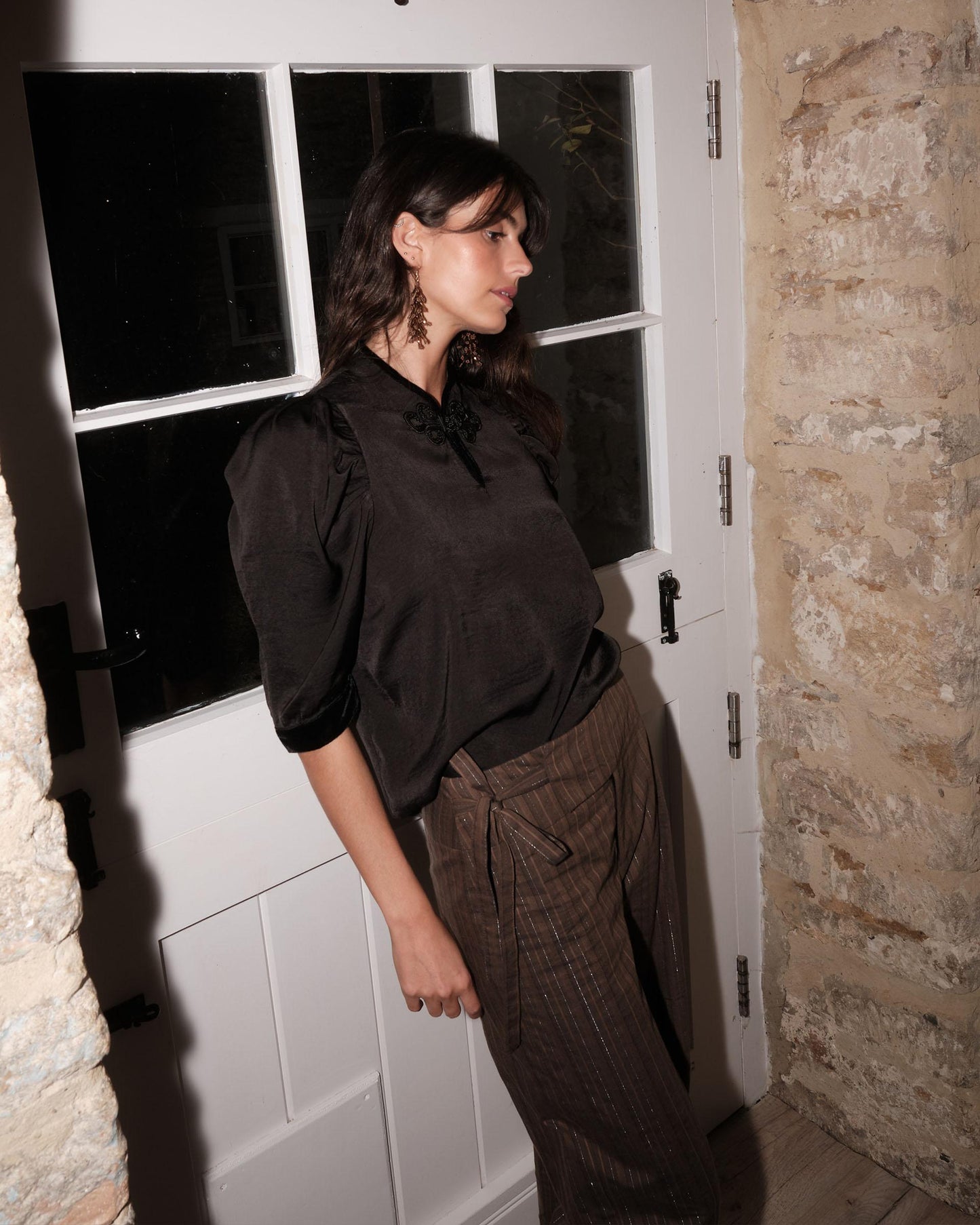 Blusa japonesa com detalhes em veludo preto