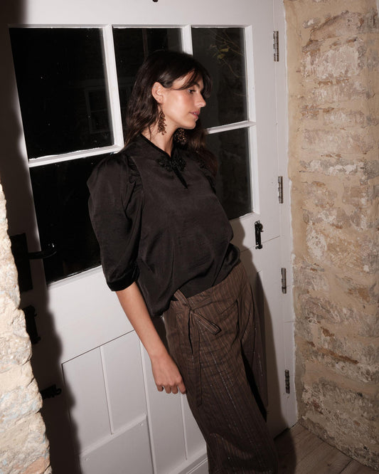 Blusa Japo Detalle Terciopelo Negro