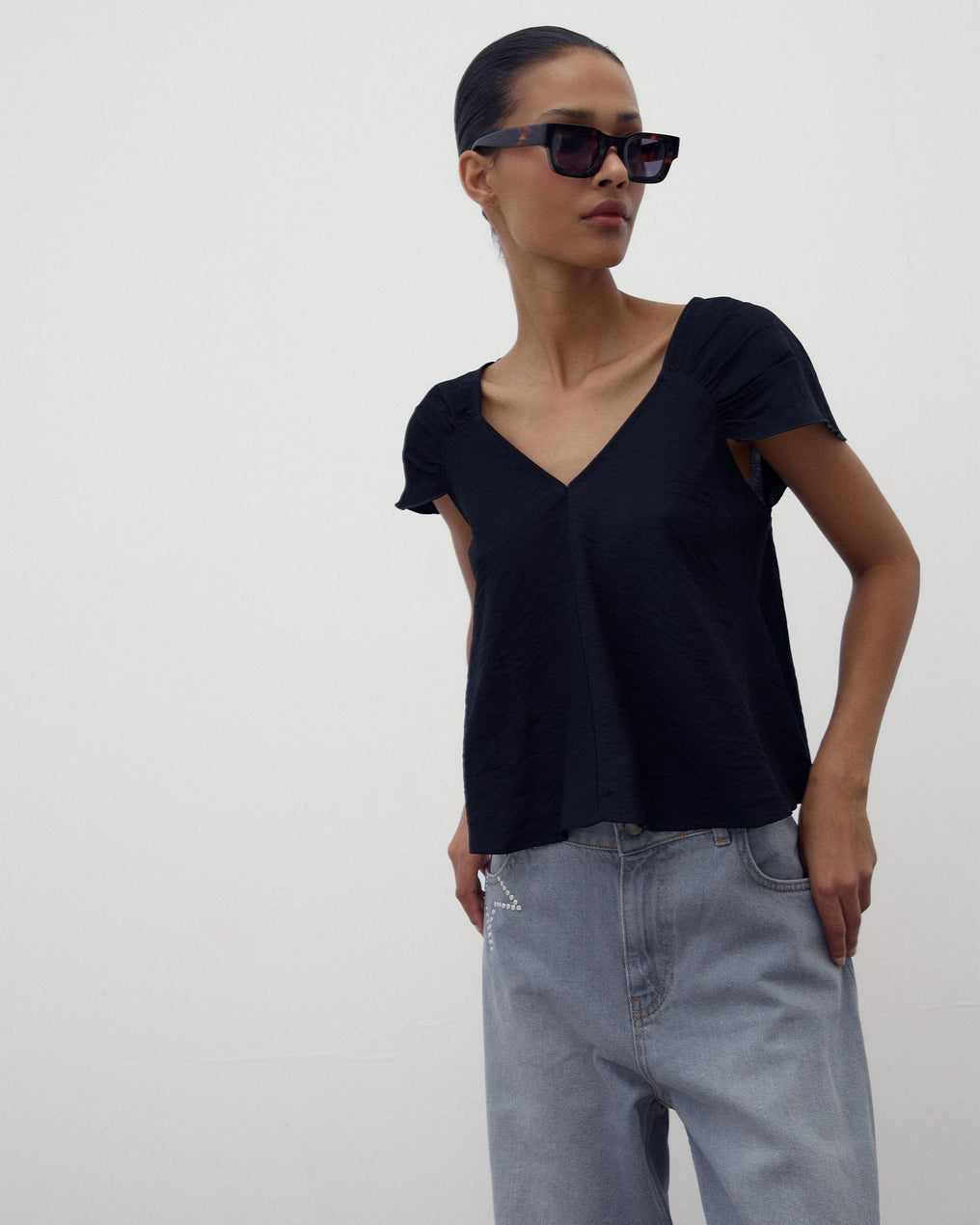 Blusa Decote em V Costas Preto