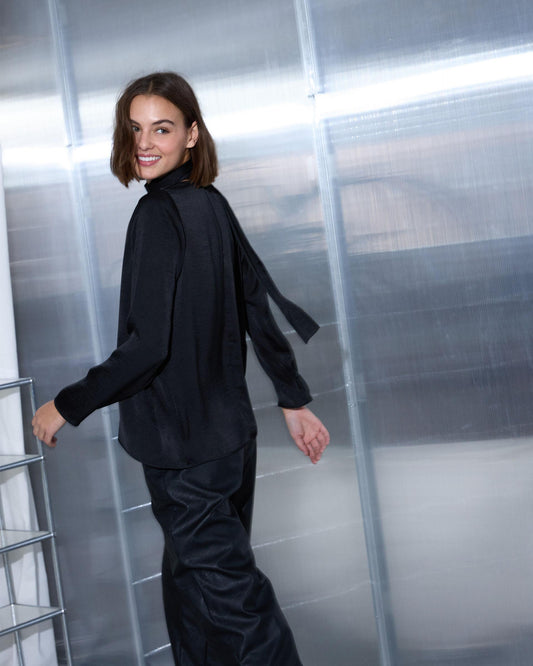 Blusa Detalle Pañuelo Negro