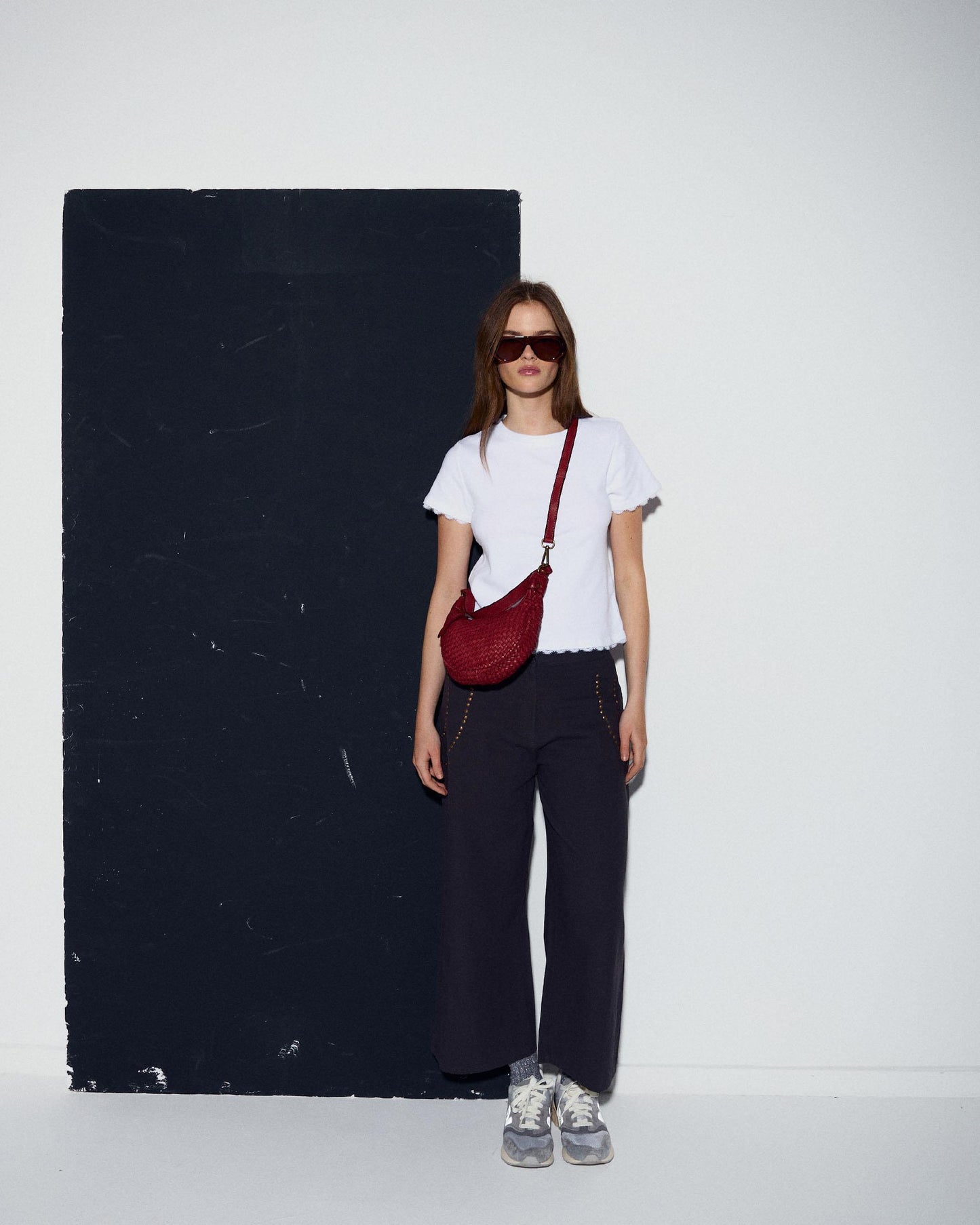 Calças com tachas em espiral na cor antracite