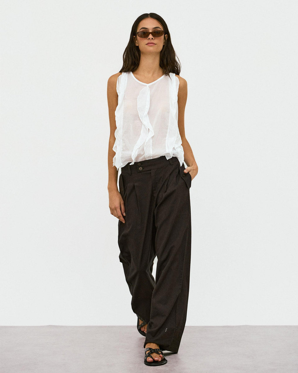 Pantalón Pinzas Bolsillos Laterales Marrón