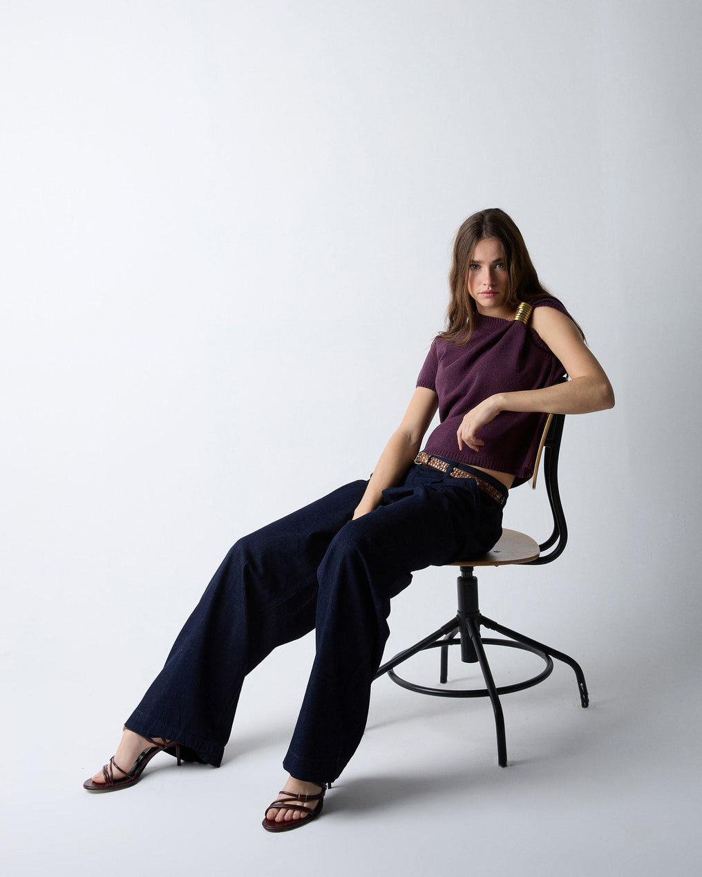 Blusa de malha roxa de manga curta