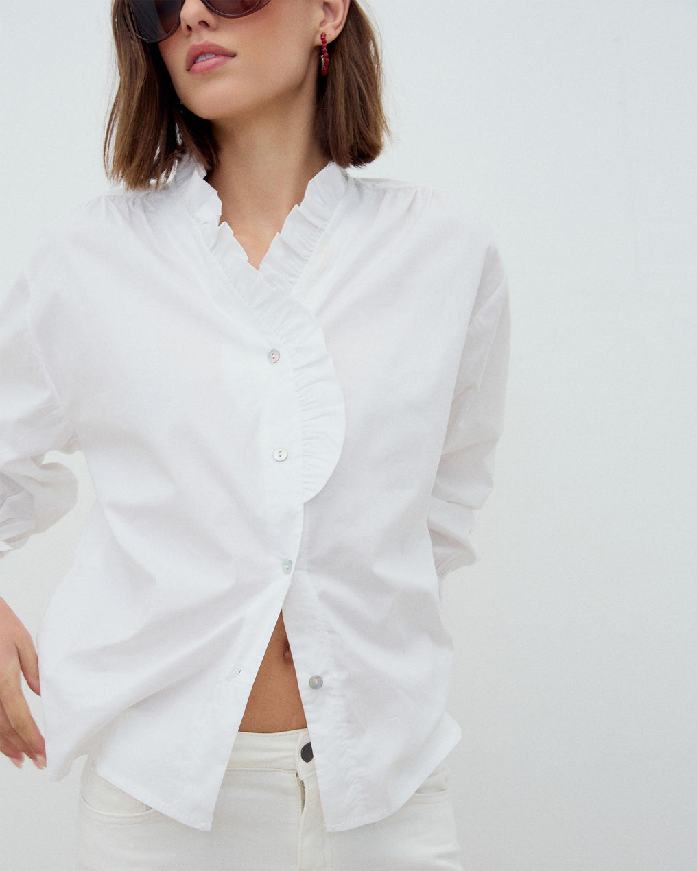Blusa Escote Pico Volante Blanca