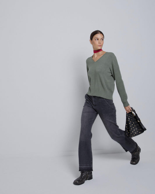 Camisola verde escura com decote em V