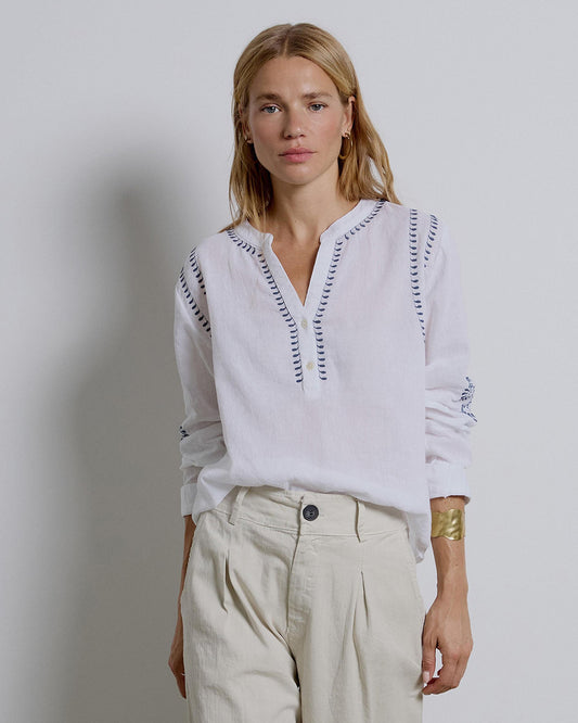 Blusa bordada com gola Mao branca