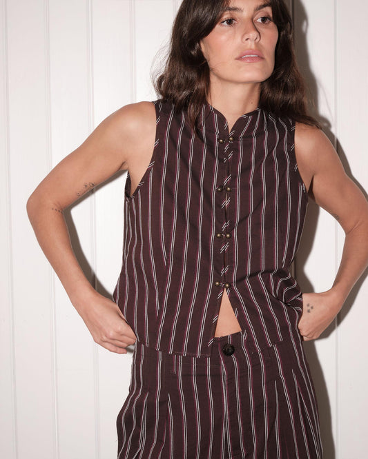 Blusa castanha às riscas com gola Mao