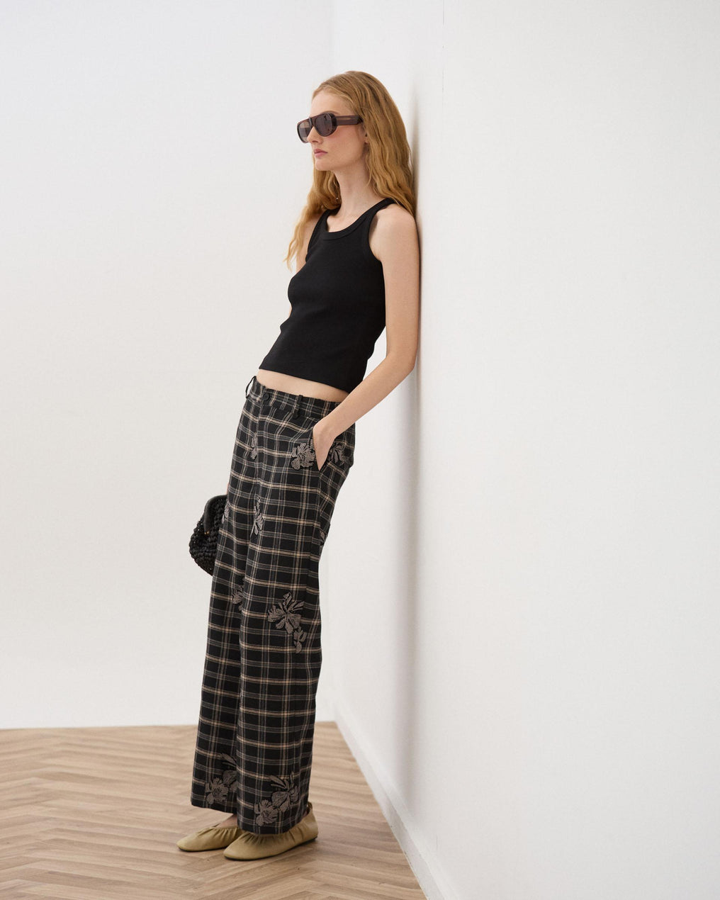 Pantalón Cuadros Detalle Flor Negro