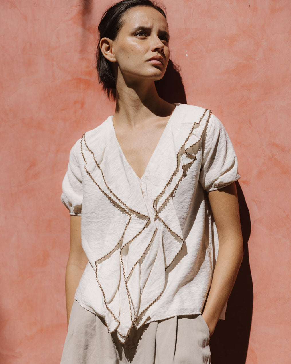 Blouse Volants Avant Passepoil Contrastant Écru