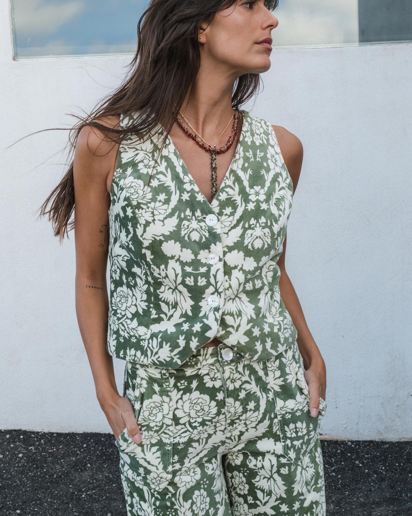 Colete Floral em Veludo Verde