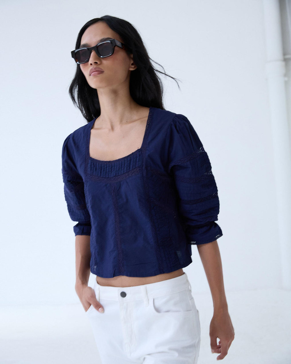 Blouse Col Carré Dentelles Bleu Marine