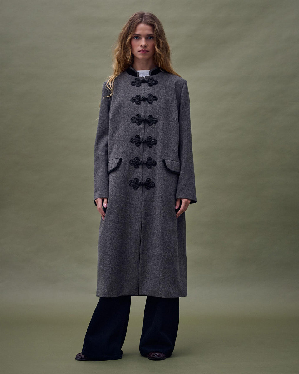 Manteau Long à Brandebourgs Détail Velours Gris