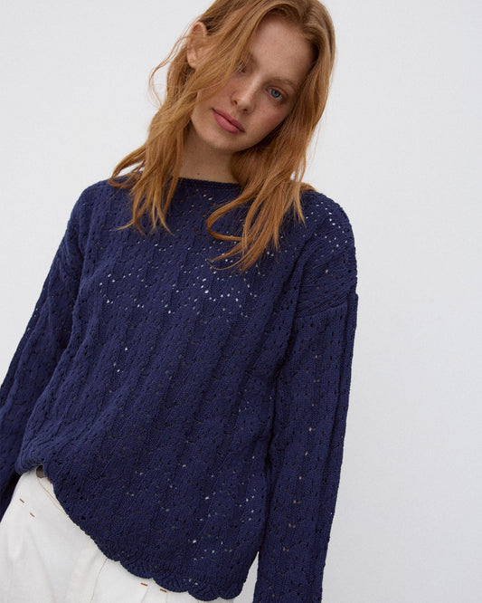 Sweater Perfurada Azul Marinho