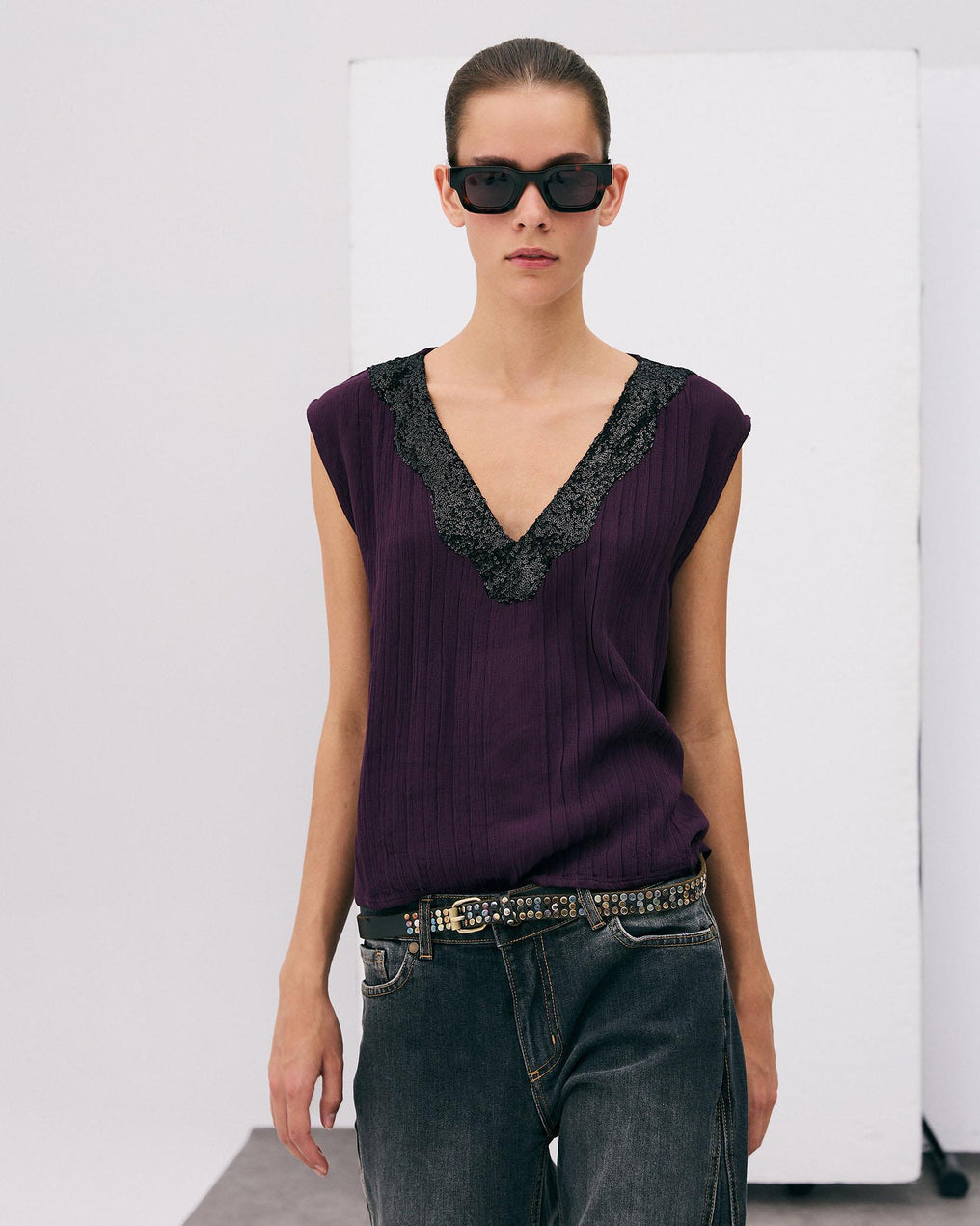 Top Lentejuelas Escote Pico Morado