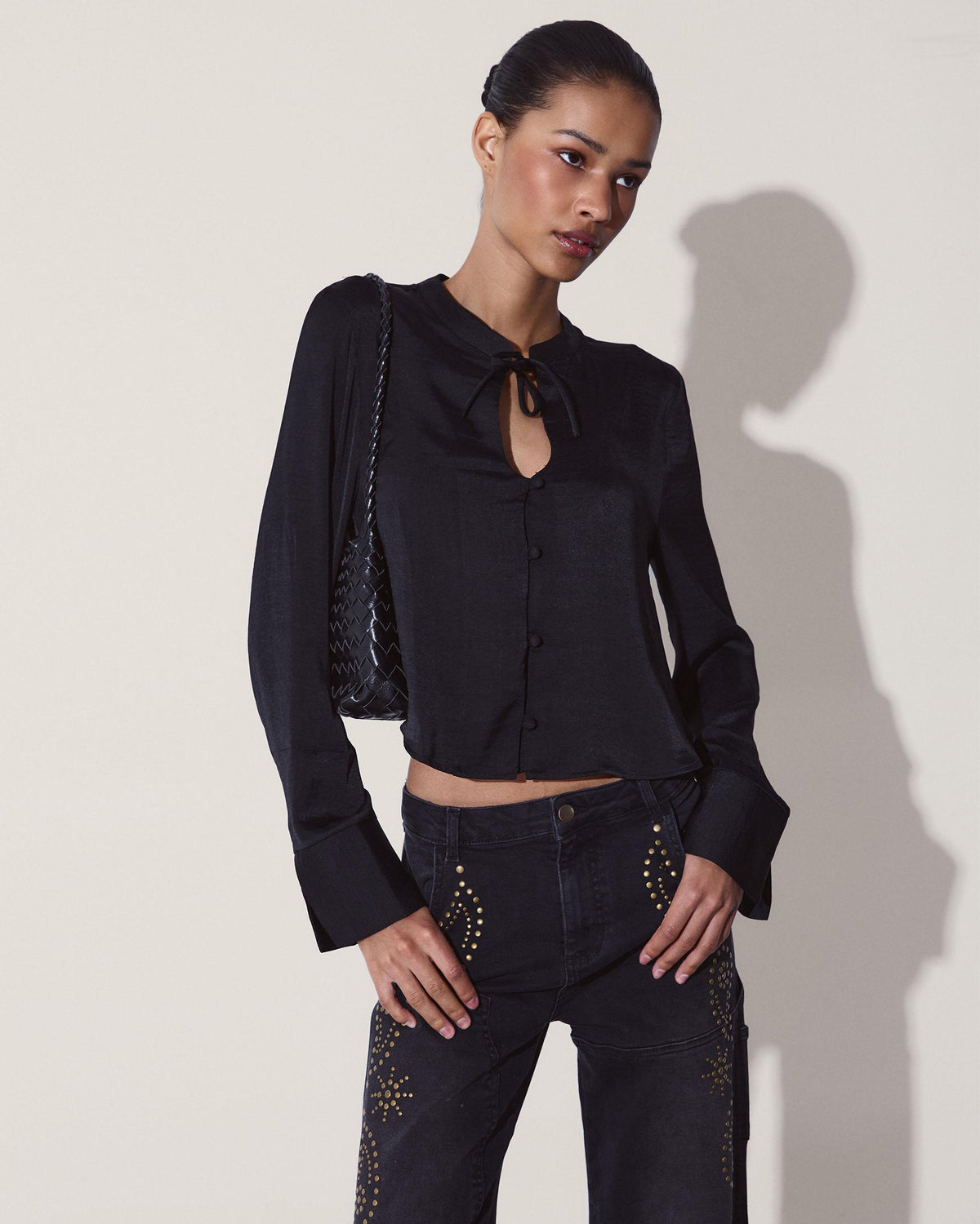 Blusa Satinada Abertura Negro