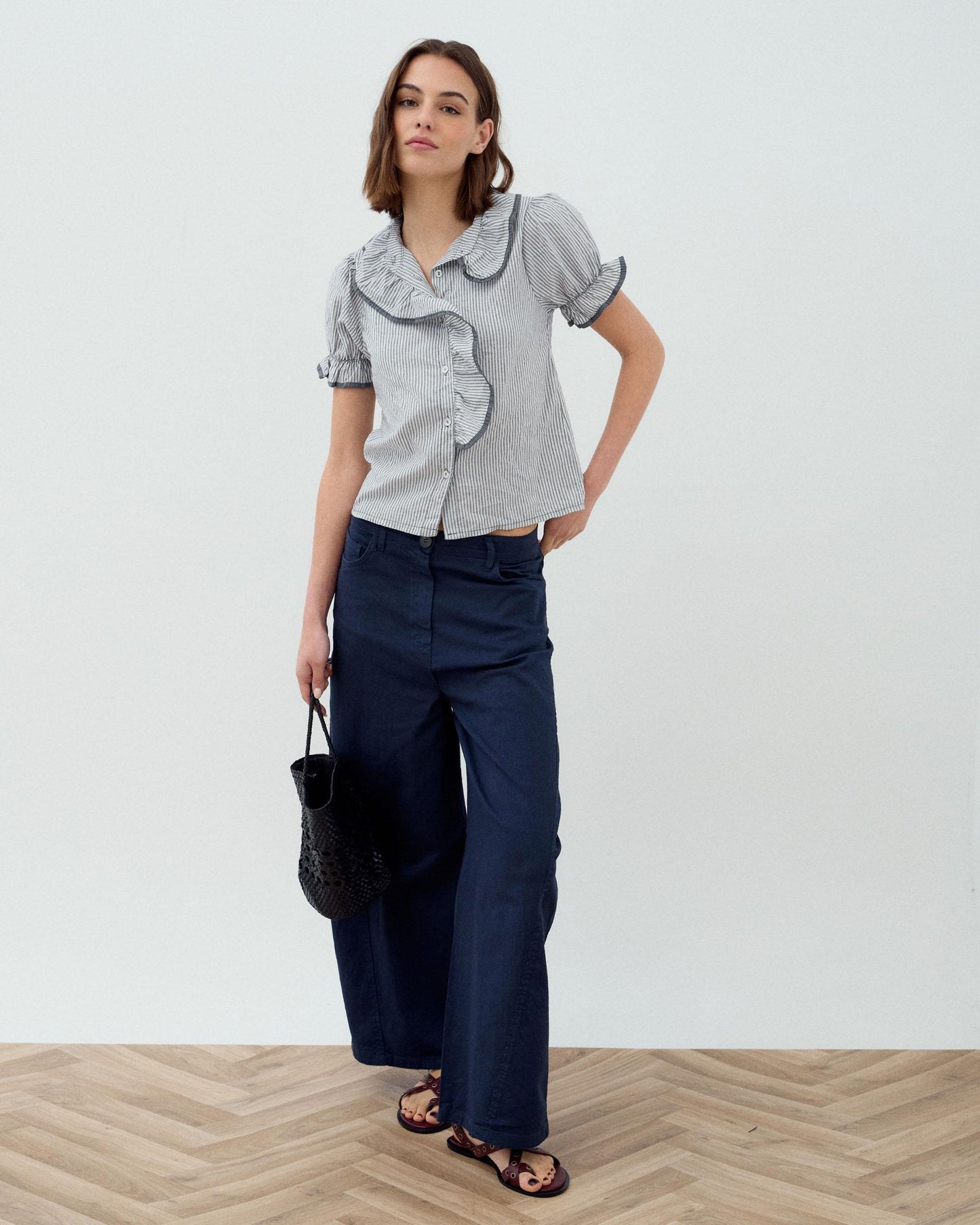 Camisa Volante Lateral Ribete Gris
