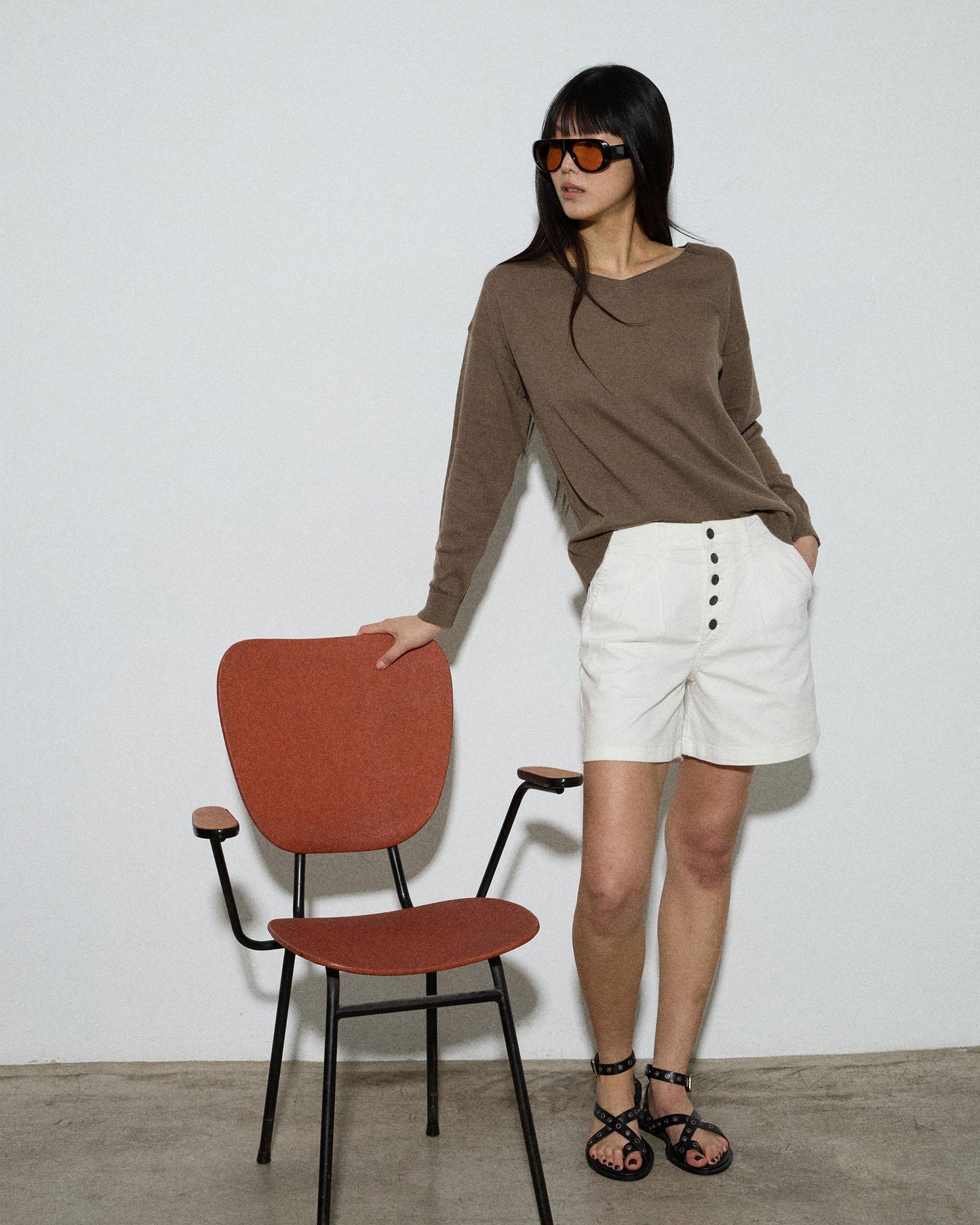 Camisola Gola em Bico Malha Fina Bege-acinzentado