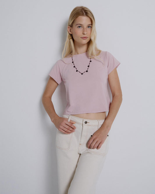Camiseta rosa com gola redonda